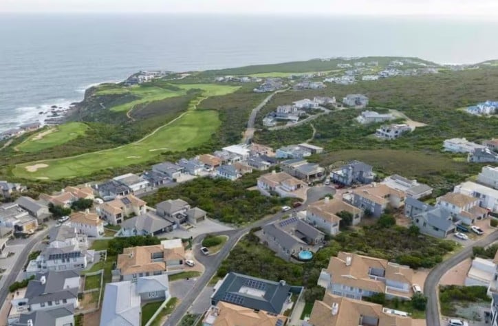 Book Your Stay at Pinnacle Haven background